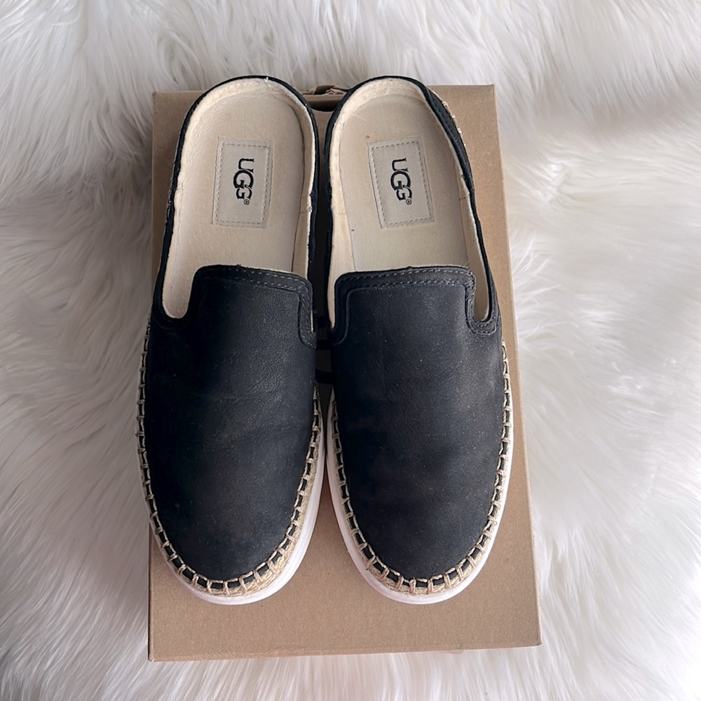 • UGG CALEEL LEATHER SLIP ON SNEAKER MULE SZ 7 1/2